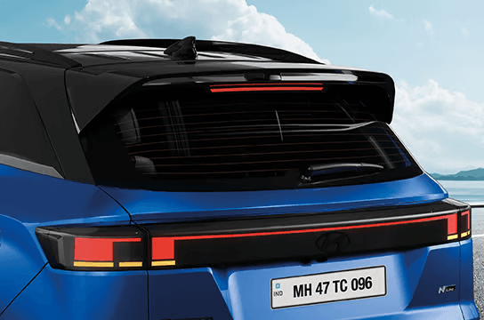 Sporty tailgate spoiler | Shark fin antenna